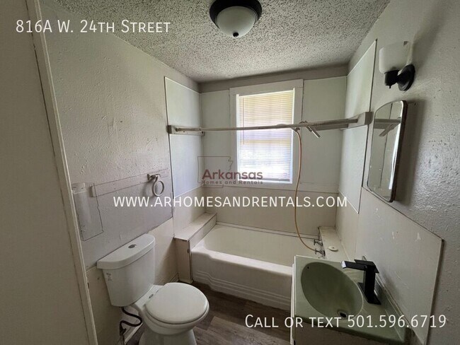 Building Photo - 816A W. 24th Street-