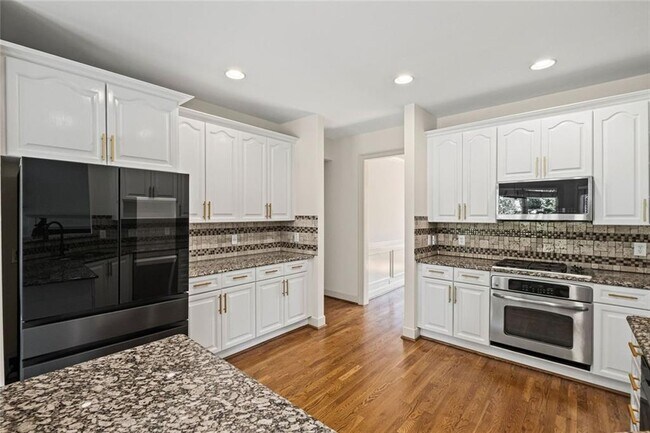 Building Photo - 12857 Waterside Dr