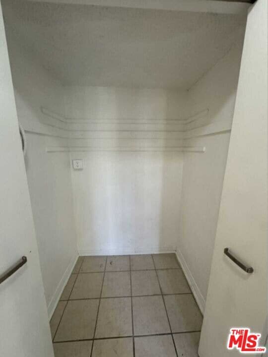 Building Photo - 8365 Gregory Wy