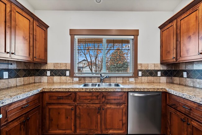 Building Photo - 5996 S Egmont Ave