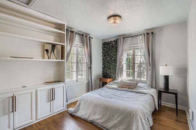 Building Photo - LOCATION LOCATION!! Updated 1925 Tudor-sty...