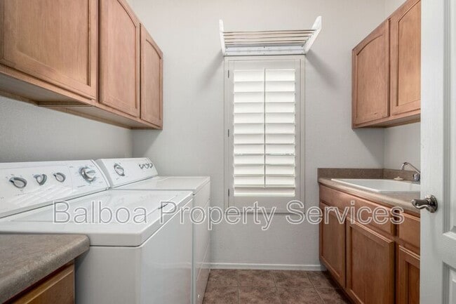 Building Photo - 44087 Granite Dr