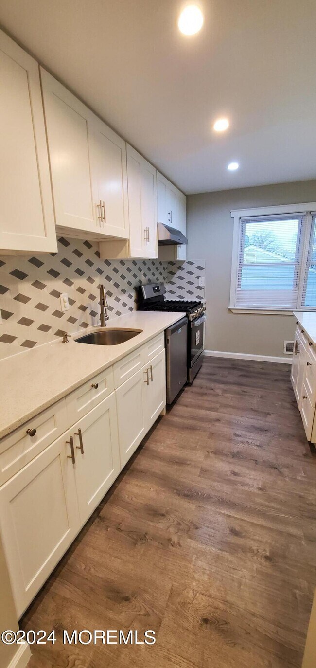 Building Photo - 1620 Union Ave