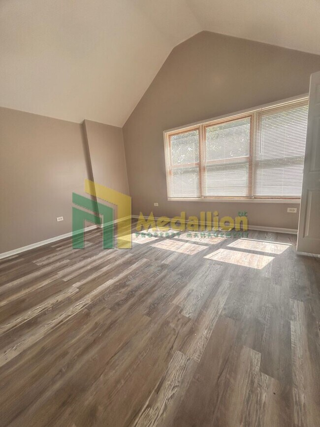 Building Photo - 5954 S Maplewood Ave