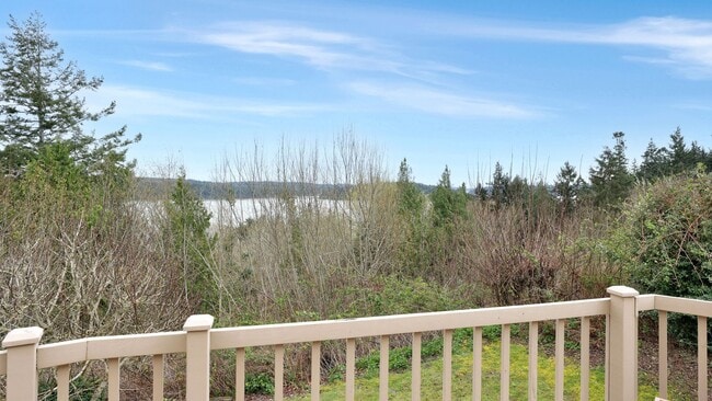 Building Photo - 3 Bed 2.5 Bath - View Home - Private Large Lot - Pet Friendly - NAS Whidbey