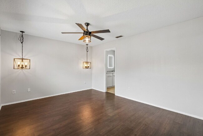 Building Photo - Charming 3-Bedroom Home in Desirable Oviedo!