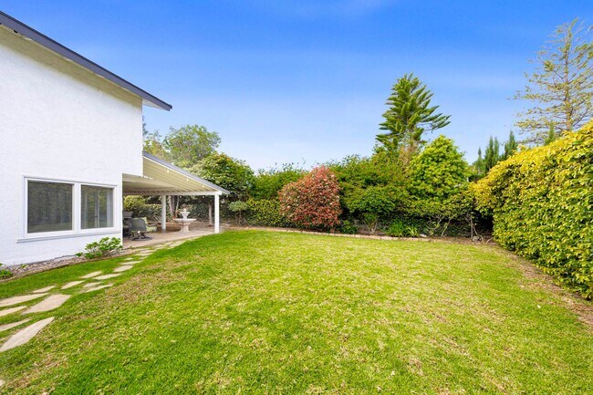 Building Photo - Charming Corner Lot Home on Oversized 10,000 Sq Ft Lot