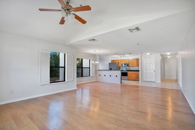 Building Photo - Spacious 3 Bedroom 2 Bath Condo in Gated Community of La Vita