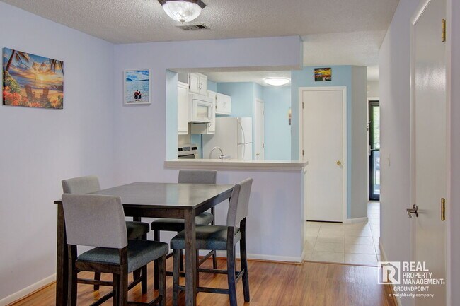 Building Photo - 8471 Yadkin Cir