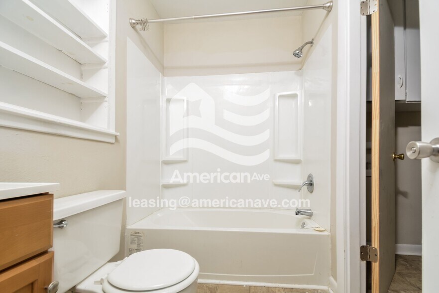 Building Photo - 4046 Village Dr