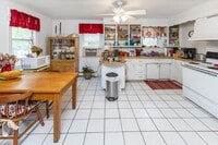 Building Photo - 547 W Main St