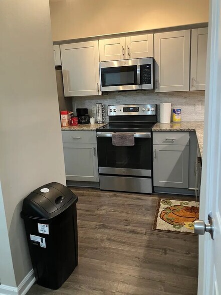 Building Photo - Room in Condo on Winterpointe Ln