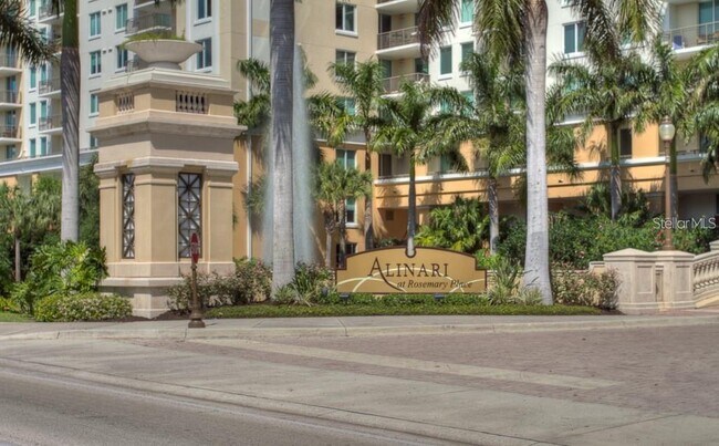 Building Photo - 800 N Tamiami Trl
