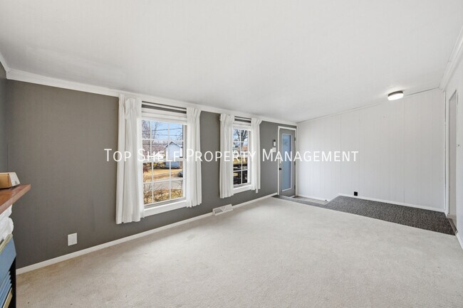 Building Photo - 502 Lacona Ave