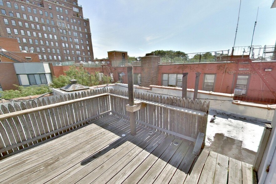 Building Photo - 218 Avenue A
