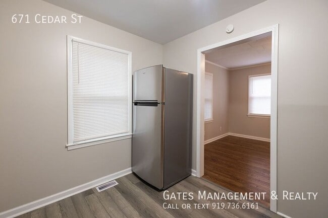 Building Photo - 671 Cedar St