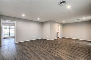 Building Photo - 211 Pine Shadow Dr
