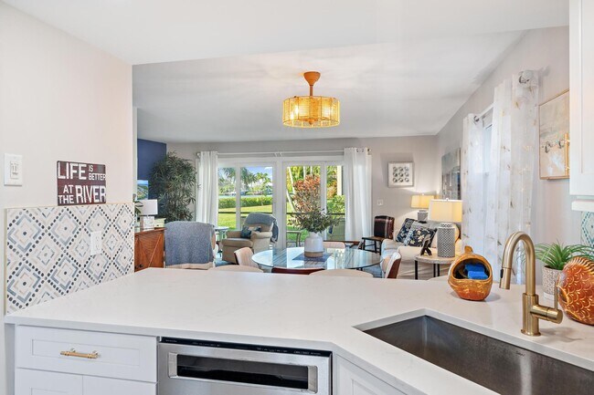 Building Photo - 9170 SE Riverfront Terrace