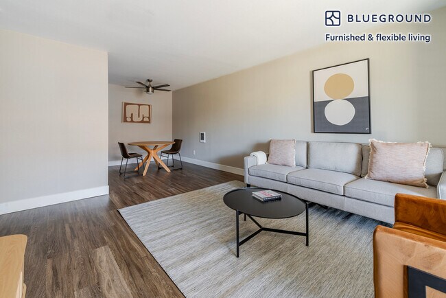 Building Photo - 950 E Hillsdale Blvd