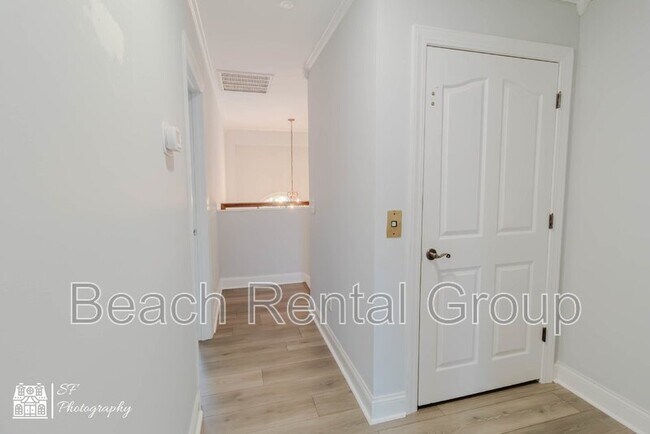 Building Photo - 516 Hillside Dr S