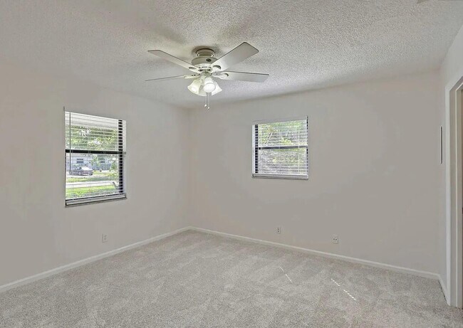 Building Photo - 9258 Green Meadows Way