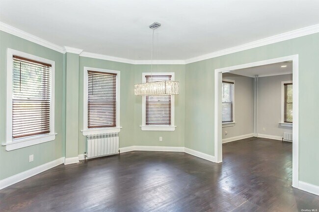 Building Photo - 10 Dosoris Way