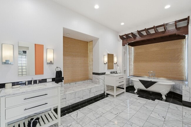 Building Photo - Elegant 3-Bedroom Home in Historic Tucson