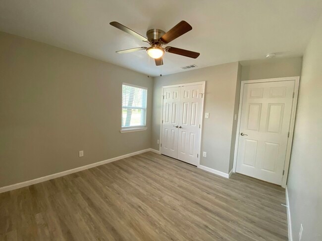 Building Photo - 1001 Paula Dr