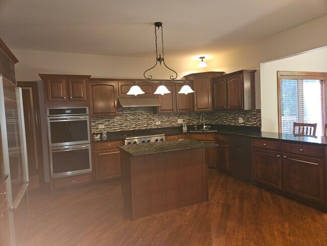 Building Photo - 733 Woodbury Ct