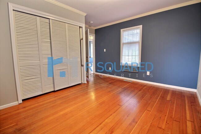 Building Photo - 4201 SW Thistle St