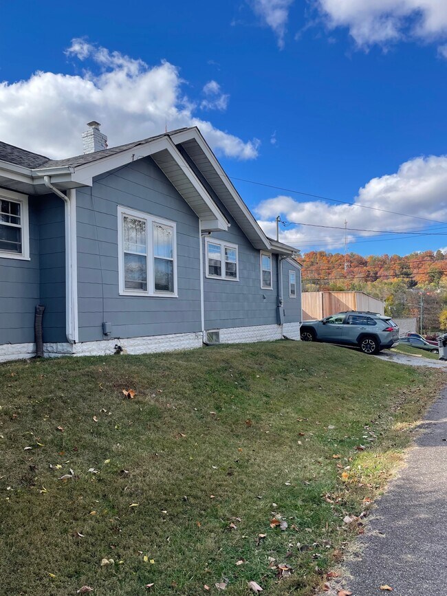 Building Photo - 1947 Emoriland Blvd