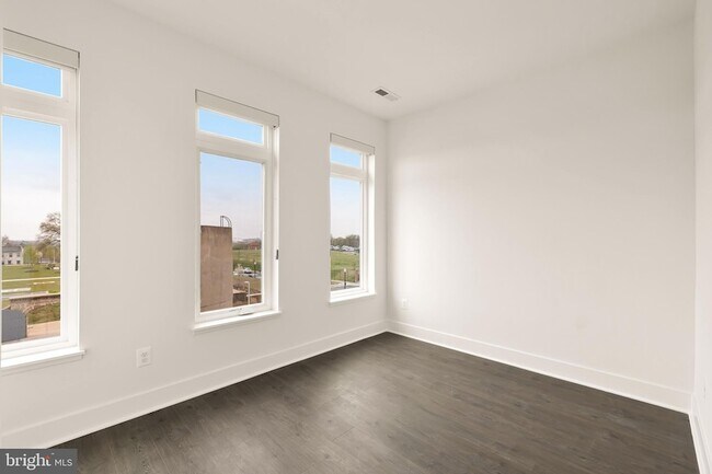 Building Photo - 2608 Olmsted Ct NW