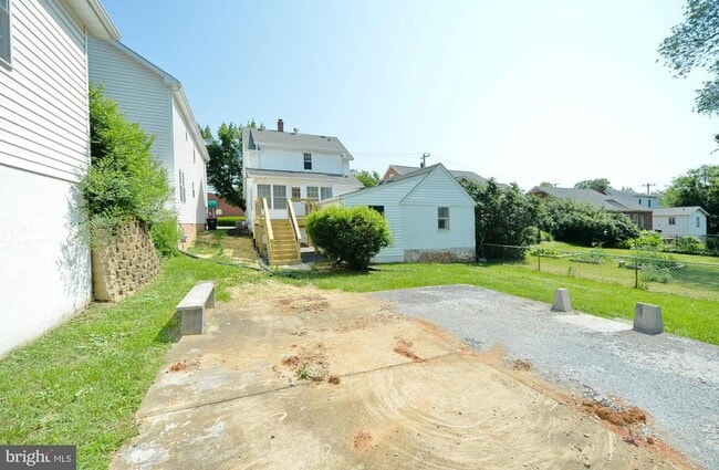 Primary Photo - 31 W Whitlock Ave