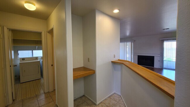 Building Photo - 2 Story home with 4 Bedrooms