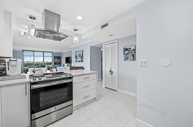 Building Photo - 3581 S Ocean Blvd