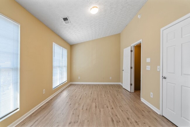 Building Photo - 3 Bedroom Townhome in Stonecrest!