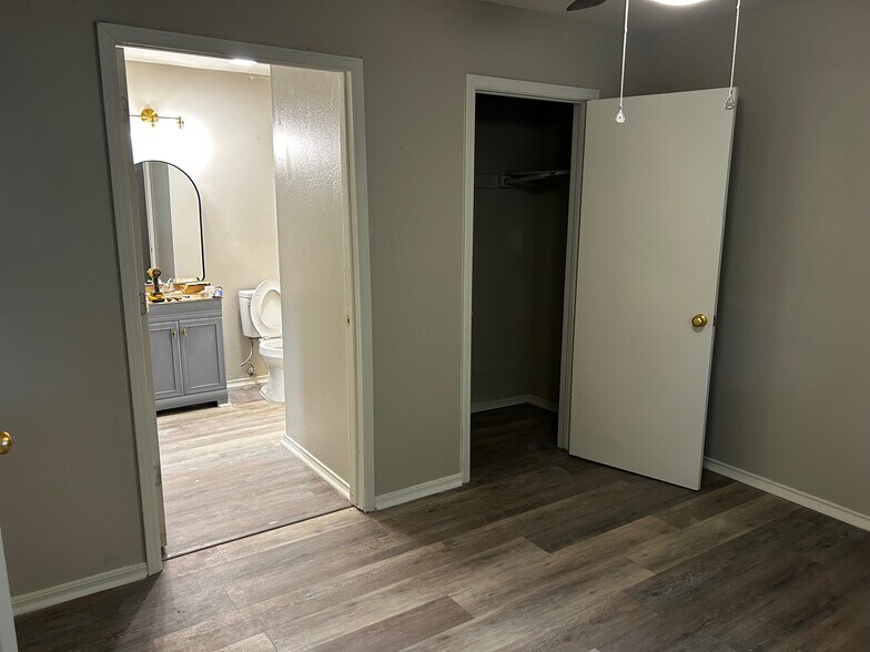 Bedroom 4 (Primary) - 418 S Park Ave