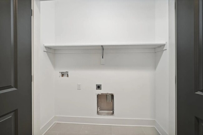 Building Photo - 526 Riverfront Ln