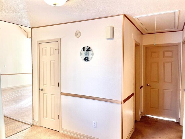 Building Photo - 3258 Meadway Dr