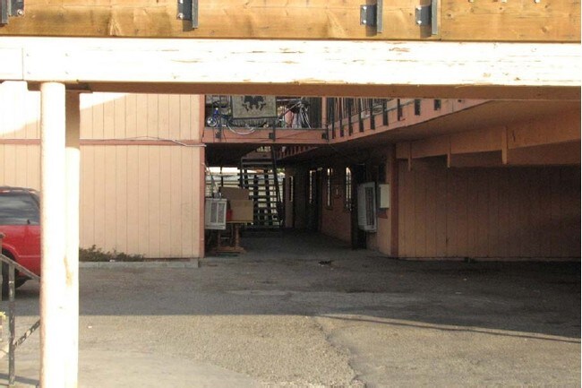 Building Photo - 284 N Roosevelt Ave
