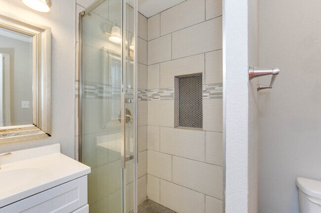 Building Photo - 1011 Robinson Rd