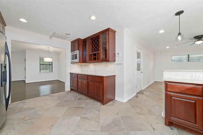 Building Photo - 5438 Briarbend Dr