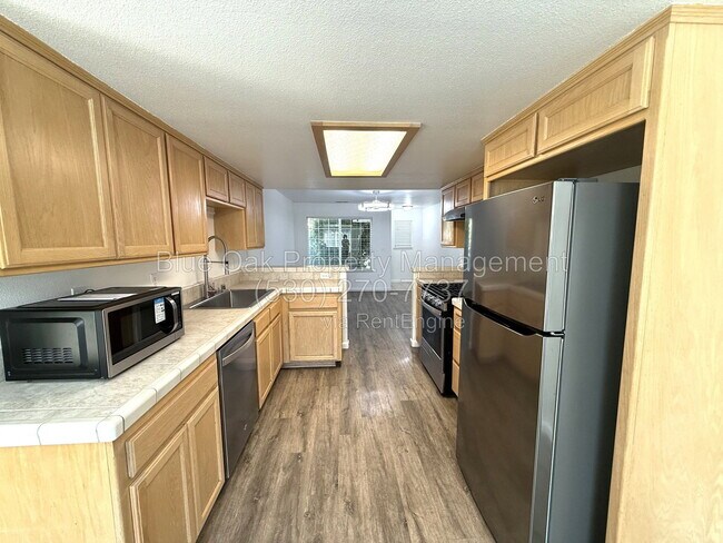 Building Photo - 39 Skywalker Ct