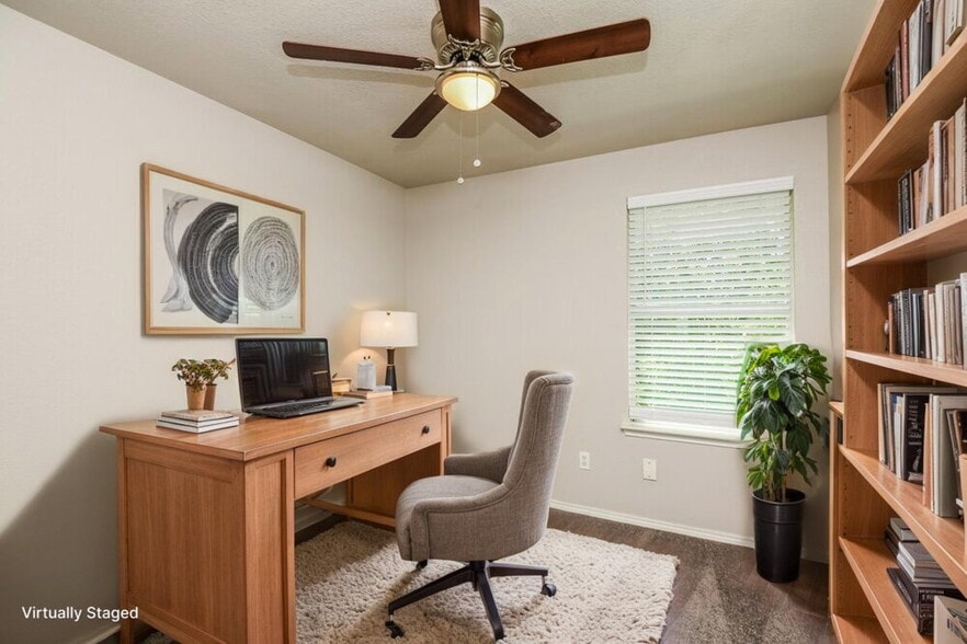 Building Photo - 1528 Pine Ln