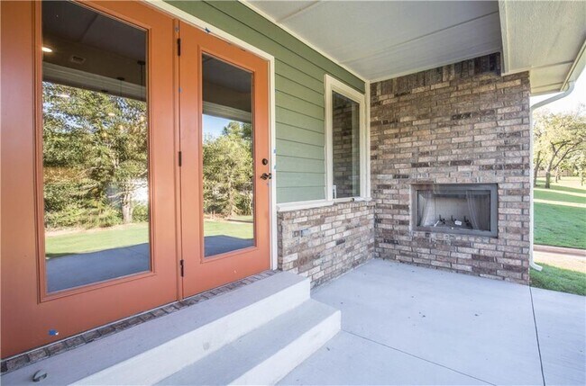 Building Photo - 2801 Cypress Springs Blvd