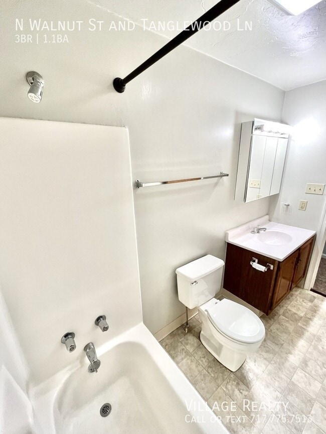 Building Photo - 492 N Walnut St