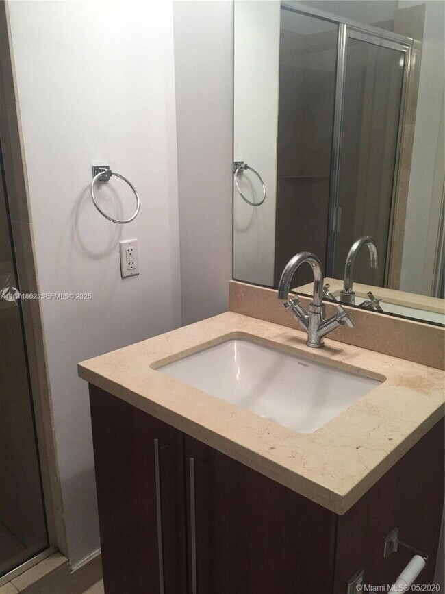 Building Photo - 1111 SW 1st Ave