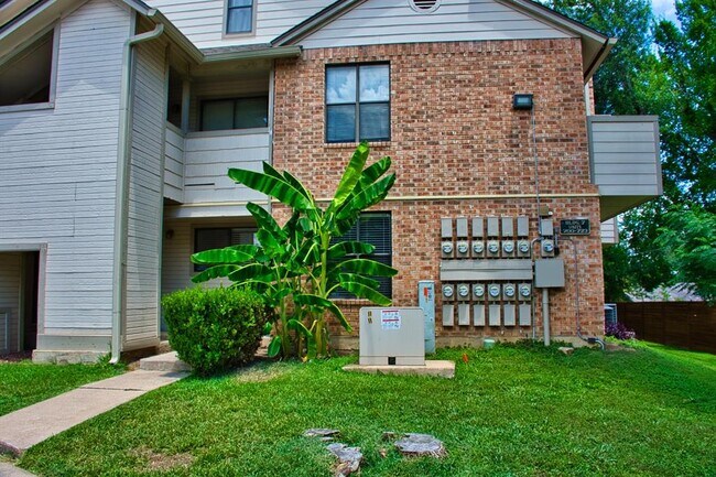 Building Photo - 2500 Burleson Rd