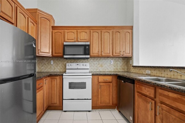 Building Photo - 1658 SE 28th Ct