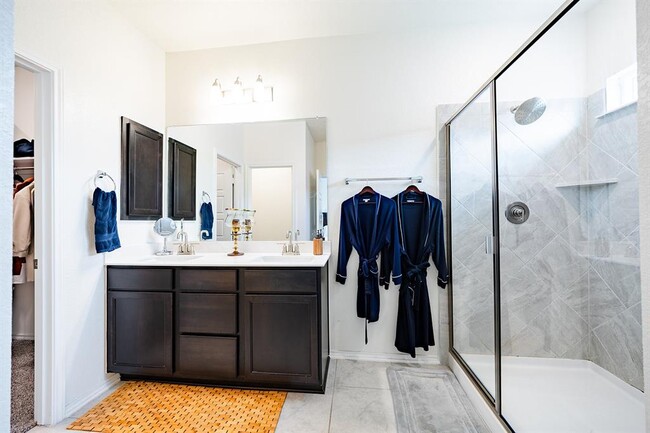Building Photo - 7216 Gray Catbird Dr